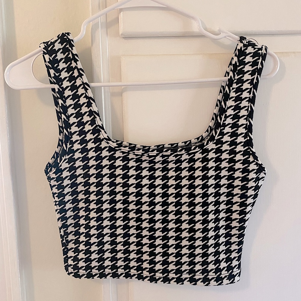 Black/White crop tank top